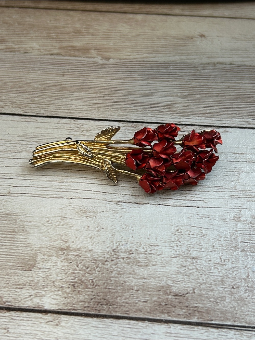 Vintage Gold-Tone Red Rose Bouquet Brooch - Elegant Women’s Jewelry
